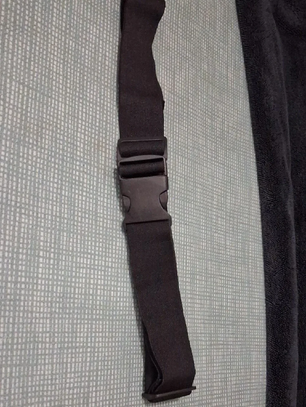 Fit Kit.Black Running Belt with Reflective Zip -